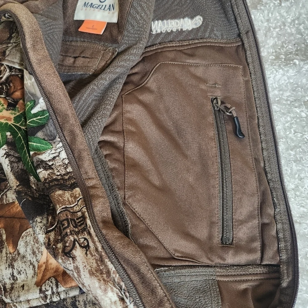 Magellan Outdoors Brown and Green Camouflage Vest